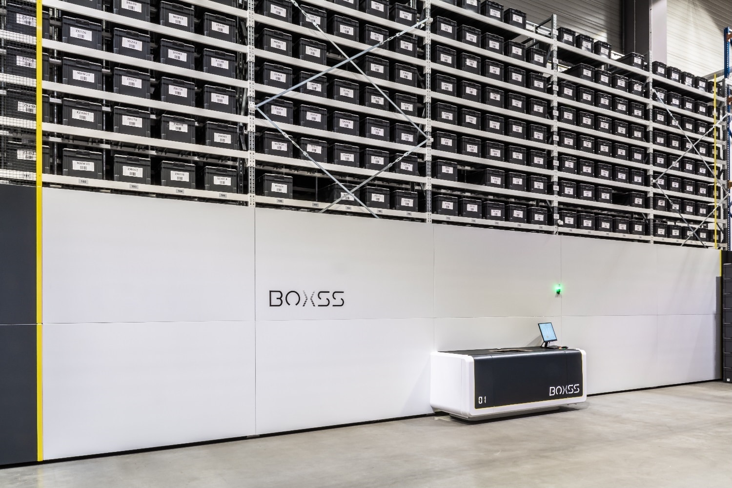 BOxSS high storage system with GTM (Goods To Man) service station